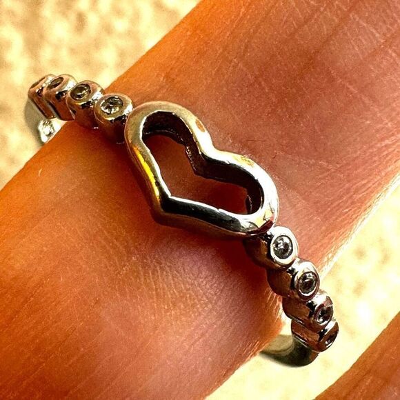 Silver heart rhinestone ring - Picture 3 of 9